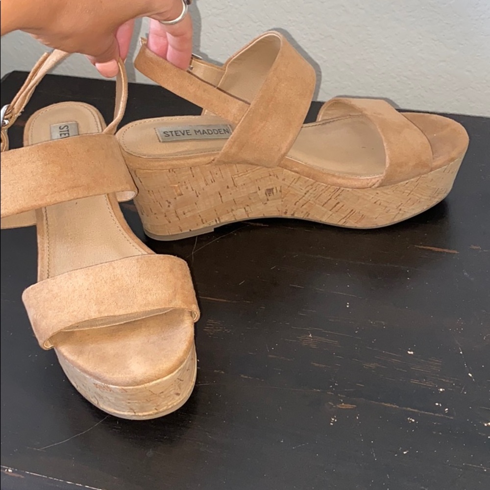 Steven Madden tan wedges!